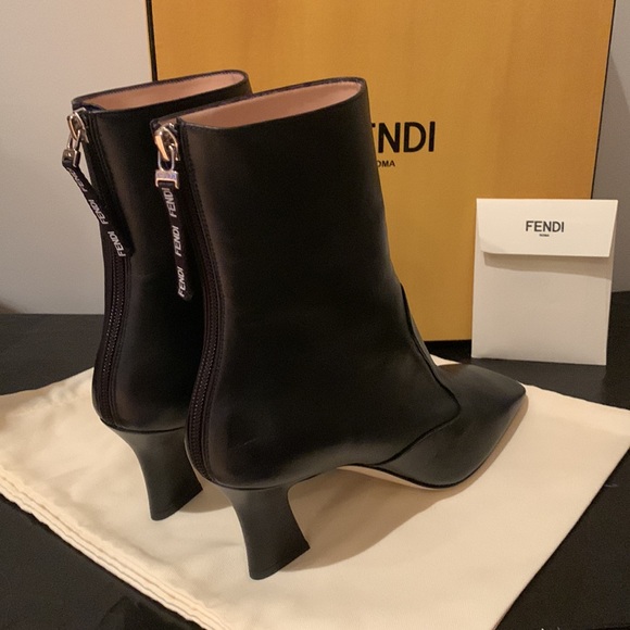 FENDI FFREEDOM CALF LEATHER BOOTIES IN BLACK WITH CONTOURED HEEL SIZE 8.5 - Picture 3 of 15